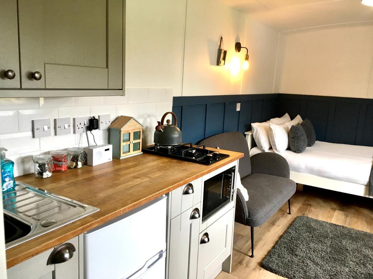 Rosemary Shepherds Hut, Clay Bank Huts Ingleby Greenhow Екстериор снимка