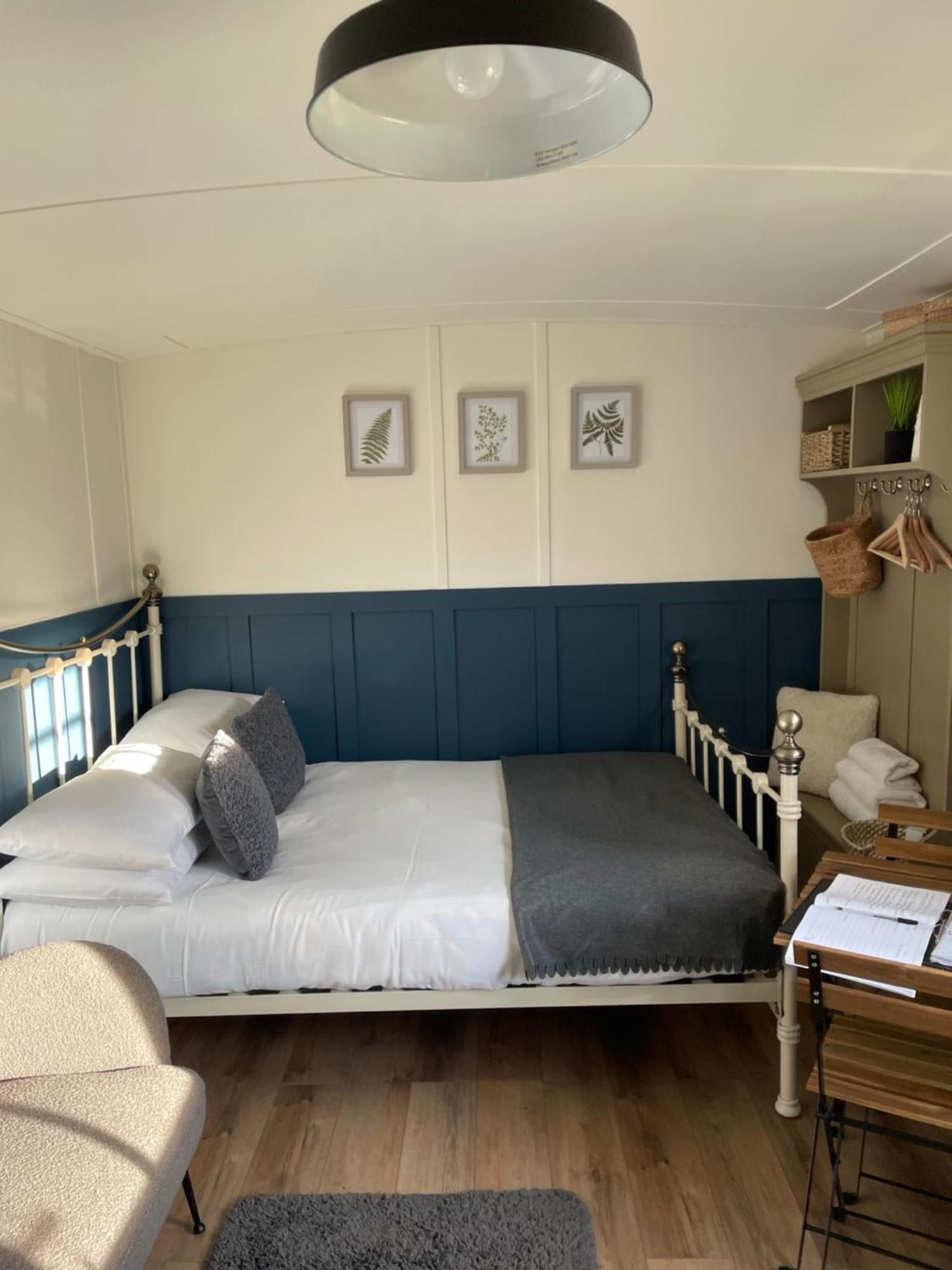 Rosemary Shepherds Hut, Clay Bank Huts Ingleby Greenhow Екстериор снимка