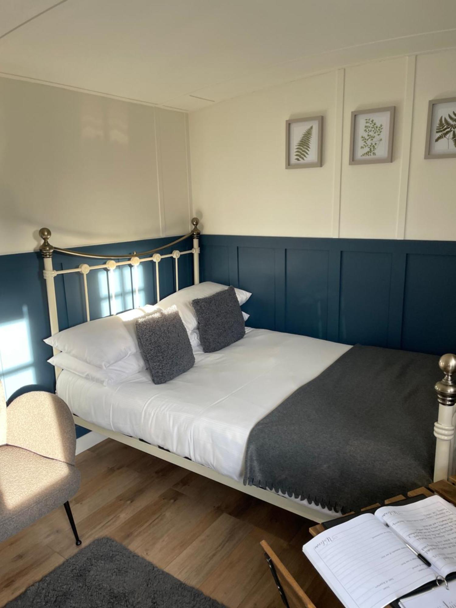 Rosemary Shepherds Hut, Clay Bank Huts Ingleby Greenhow Екстериор снимка