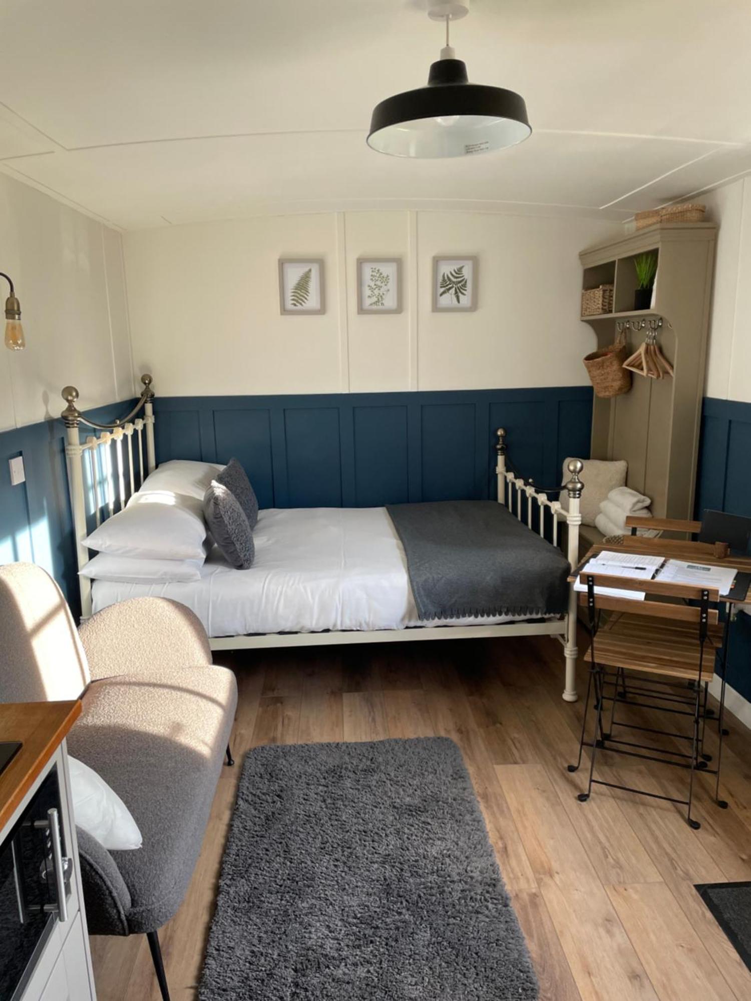 Rosemary Shepherds Hut, Clay Bank Huts Ingleby Greenhow Екстериор снимка